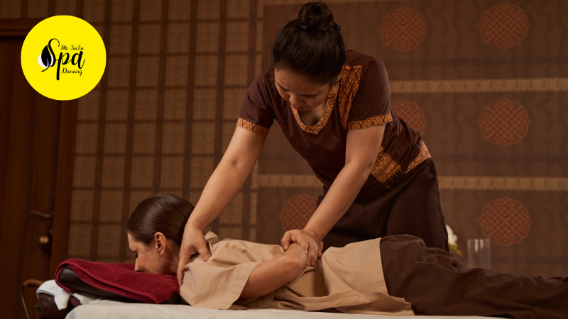 Massage kiểu Thái